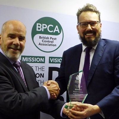 Simon-gets-award Simon-gets-award
